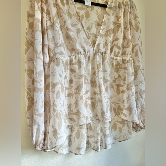 CABI Couplet Sheer Blouse Cream Leaf Pattern Size Small - Picture 4 of 6